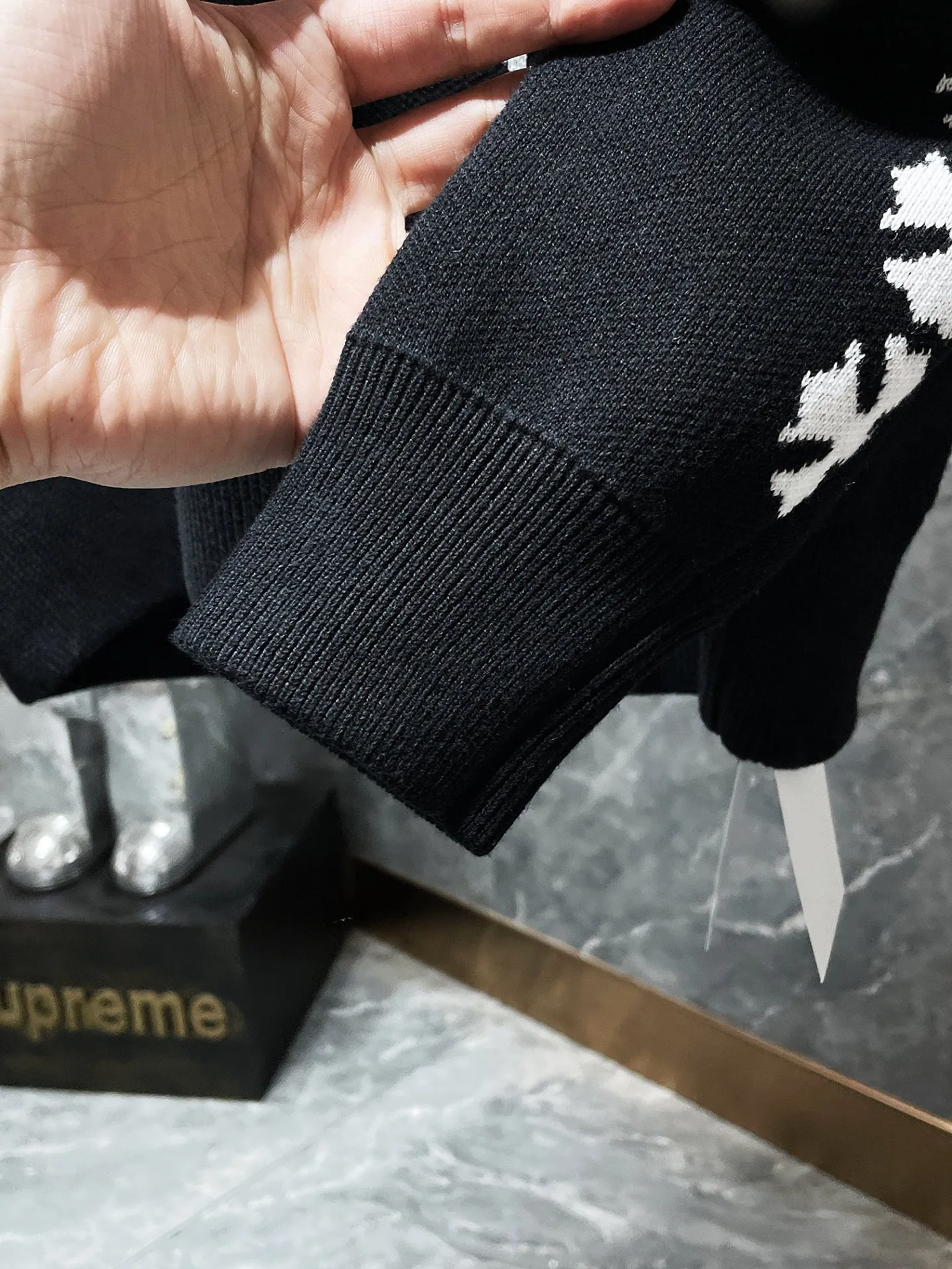 P256 Chrome Hearts🍁Autumn and winter sweater series🍁 Horse hoof full-body jacquard thickened crew neck sweater. Selected high-quality wool blended knitted fabric. Adopt Tajima machine embroidery process. Non-common version on the market. Fashionable high-street must-have for men and women. Recommended color: black. Size: S, M, L, XL